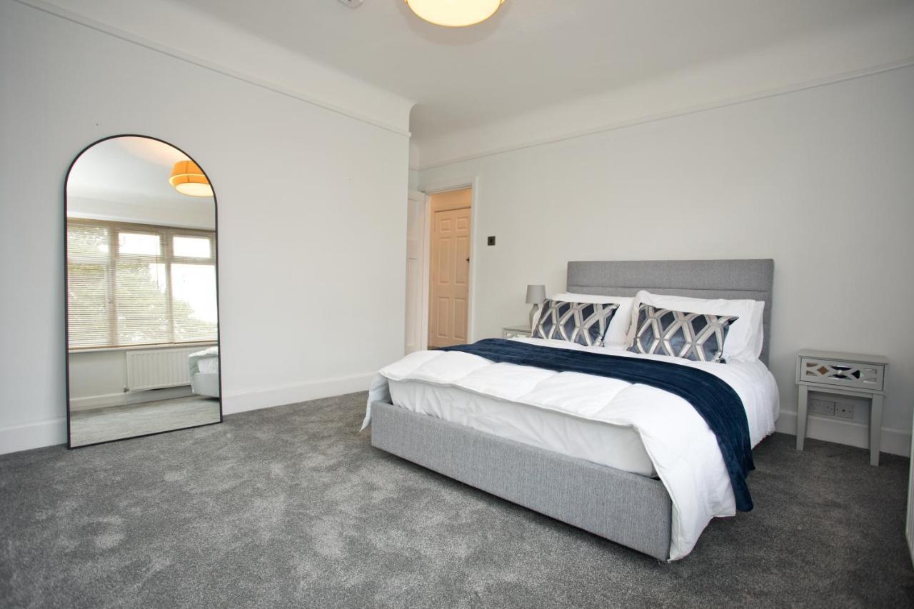 Beach Apartment In Sandbanks Poole Eksteriør billede